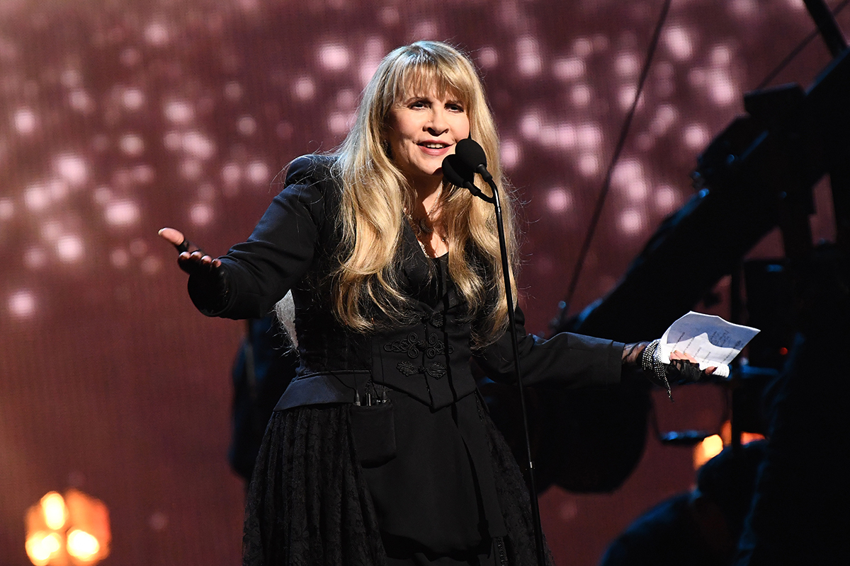 Stevie Nicks sort un single pro-avortement : "La chose la plus importante que j'ai jamais faite"