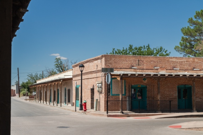 Ce bâtiment en face de la place Old Mesilla est le plus ancien bâtiment en brique du Nouveau-Mexique.