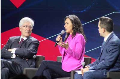 Robert George (à gauche), Katy Faust (au centre) et Brent Keilen (à droite) s'expriment lors d'un panel sur les principes bibliques et la politique lors du sommet Pray Vote Stand à Washington, DC, le 4 octobre 2024.