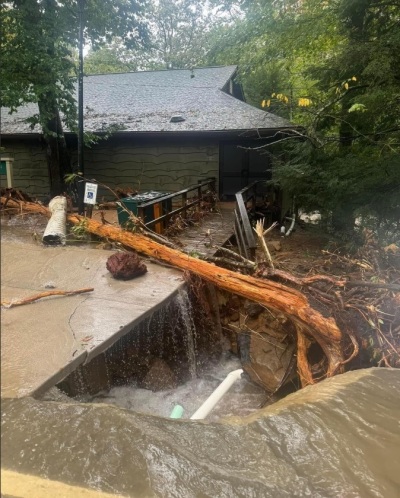 Le Montreat Conference Center, un établissement de retraite situé dans l'ouest de la Caroline du Nord et affilié à l'Église presbytérienne (États-Unis), a subi des dommages considérables lorsque l'ouragan Helene a frappé la région en septembre 2024.