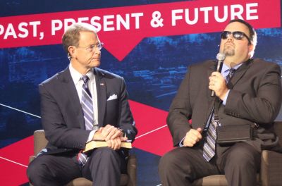 Le président du FRC, Tony Perkins (à gauche) et AJ Nolte, s'expriment lors d'un panel sur Israël lors du sommet Pray Vote Stand à Washington, DC, le 3 octobre 2024.