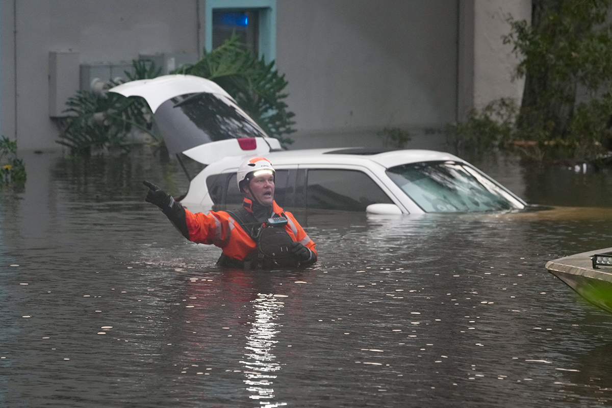 Ouragan Milton : le bilan s'élève à 16 morts ; 2,5 millions de personnes restent privées d'électricité en Floride