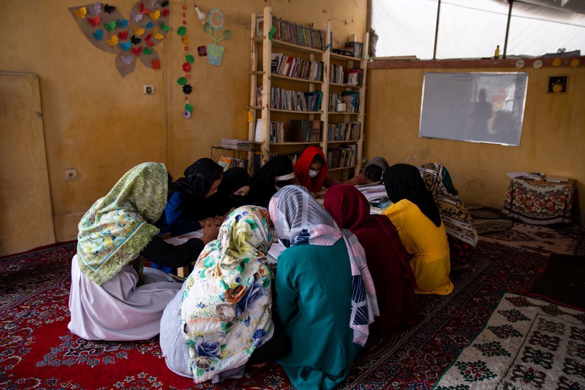 Les talibans interdisent aux femmes d'entendre la voix d'autres femmes (rapport)
