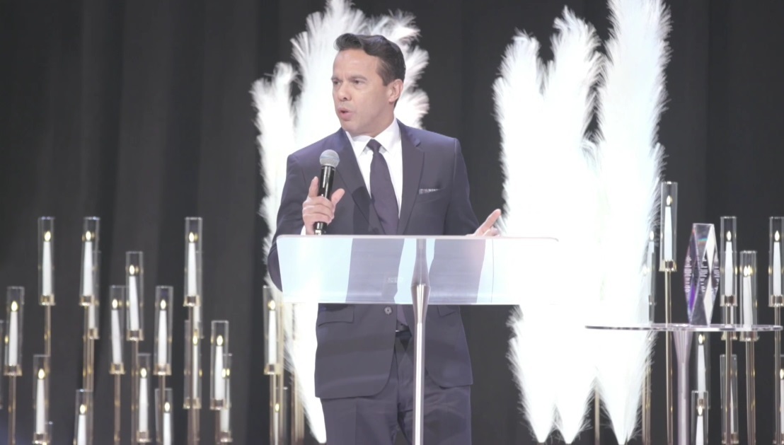 Samuel Rodriguez reçoit le Jack Hayford Lifetime Achievement Award pour son ministère chrétien
