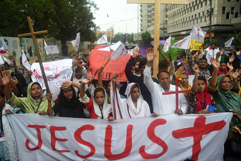 Des groupes de défense des droits humains exigent la suspension du Pakistan du Commonwealth des Nations