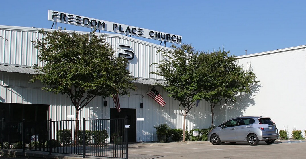 Pasteur : les autorités du Texas « militent » pour fermer l'église comme lieu de vote