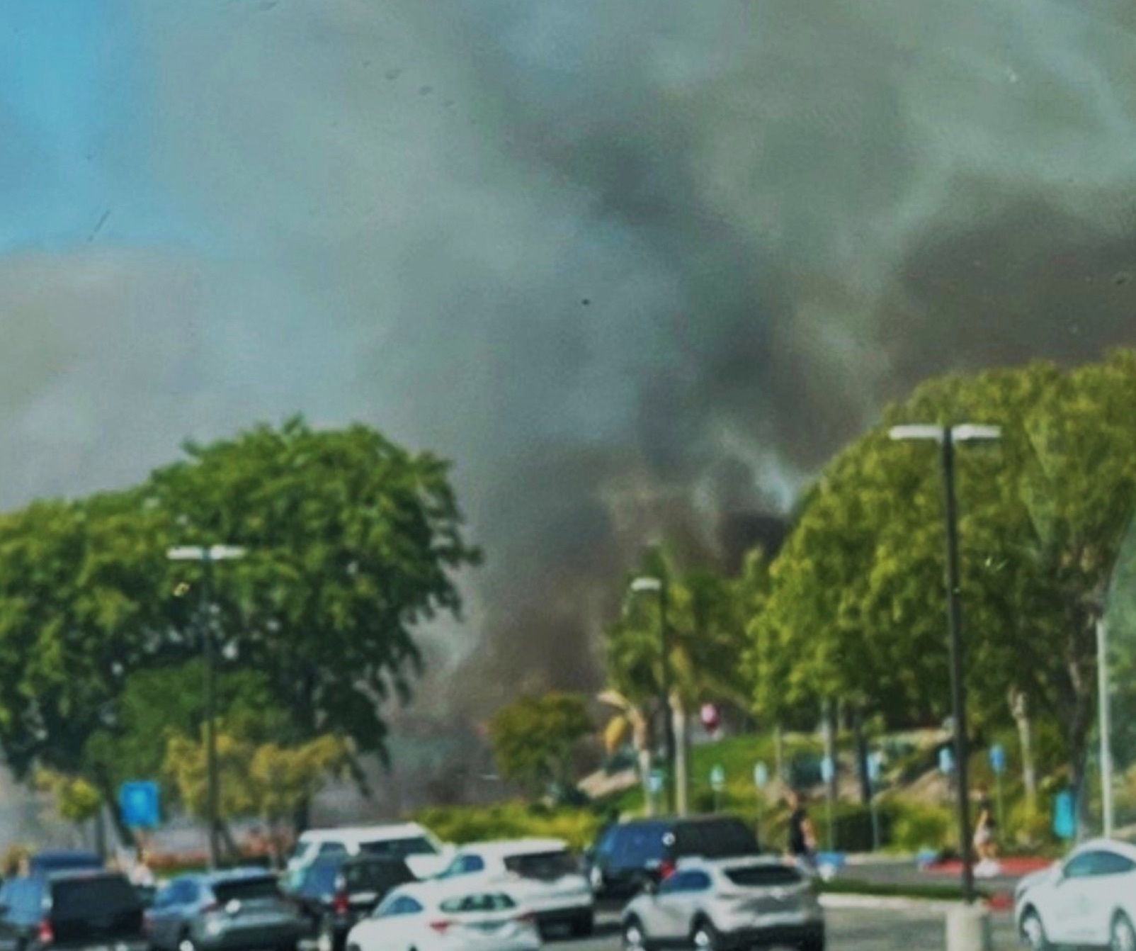 Rick Warren demande des prières alors que les feux de brousse atteignent la propriété de l'église de Saddleback ; suspect en garde à vue