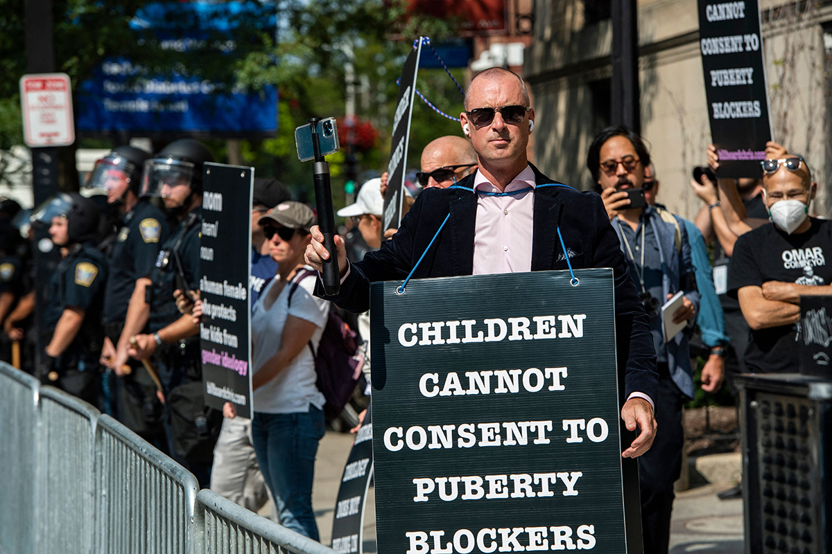 Le Boston Children's a réduit le temps dont disposaient les médecins pour évaluer les enfants avant de les orienter vers des procédures trans