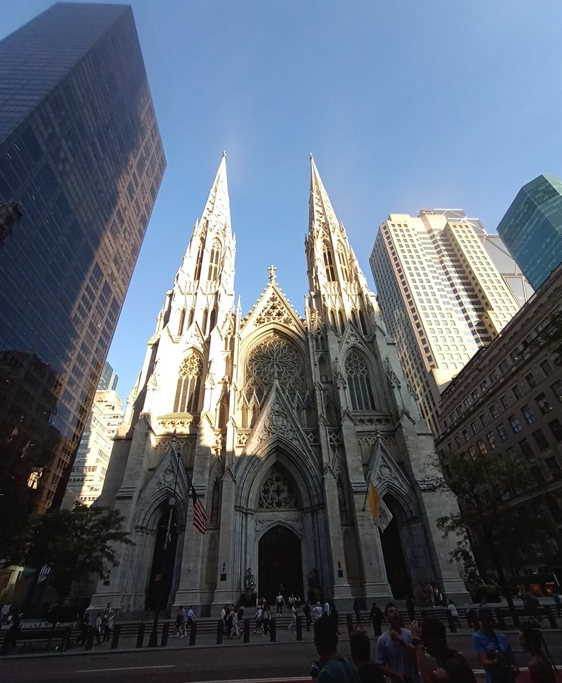 L'archidiocèse catholique de New York licencie des employés en raison de pressions financières non divulguées