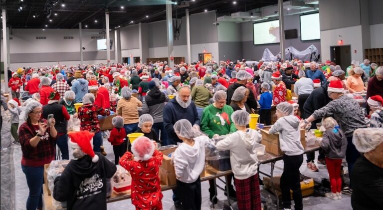 « Une saison de générosité » : la méga-église du New Jersey prépare 1,2 million de repas pour ceux qui en ont besoin ce Noël