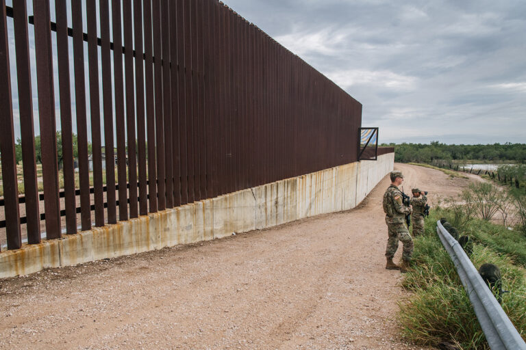 « Indésirable » : le lieutenant du Texas. gouvernement. La vente du mur frontalier par Biden est une « ruse » pour apaiser l'extrême gauche