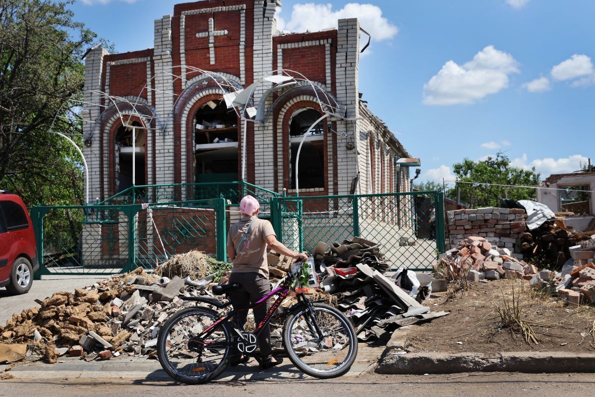 « Dieu utilise le mal » : de plus en plus d'Ukrainiens demandent des Bibles dans leur langue maternelle et partagent l'Évangile alors que la guerre fait rage