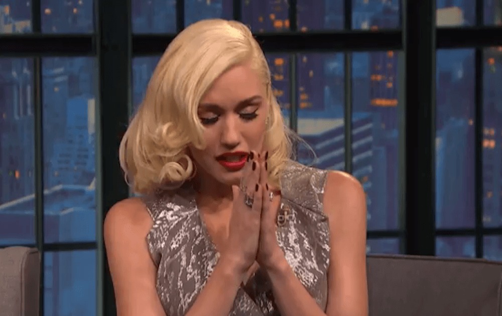 Gwen Stefani exhorte les chrétiens à prier ce Noël et cite les Écritures : « Dieu a tant aimé le monde »