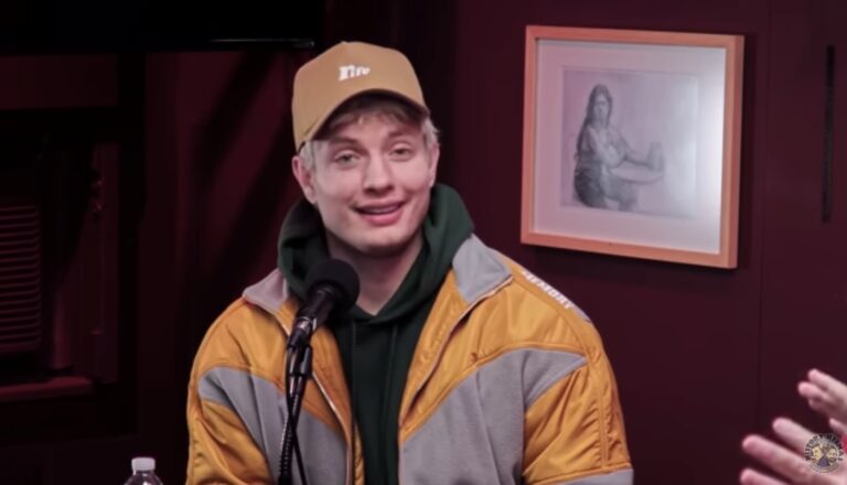 Matt Rife révèle qu'il s'est fait baptiser dans une piscine après la mort de son grand-père : « Je veux croire en Dieu »