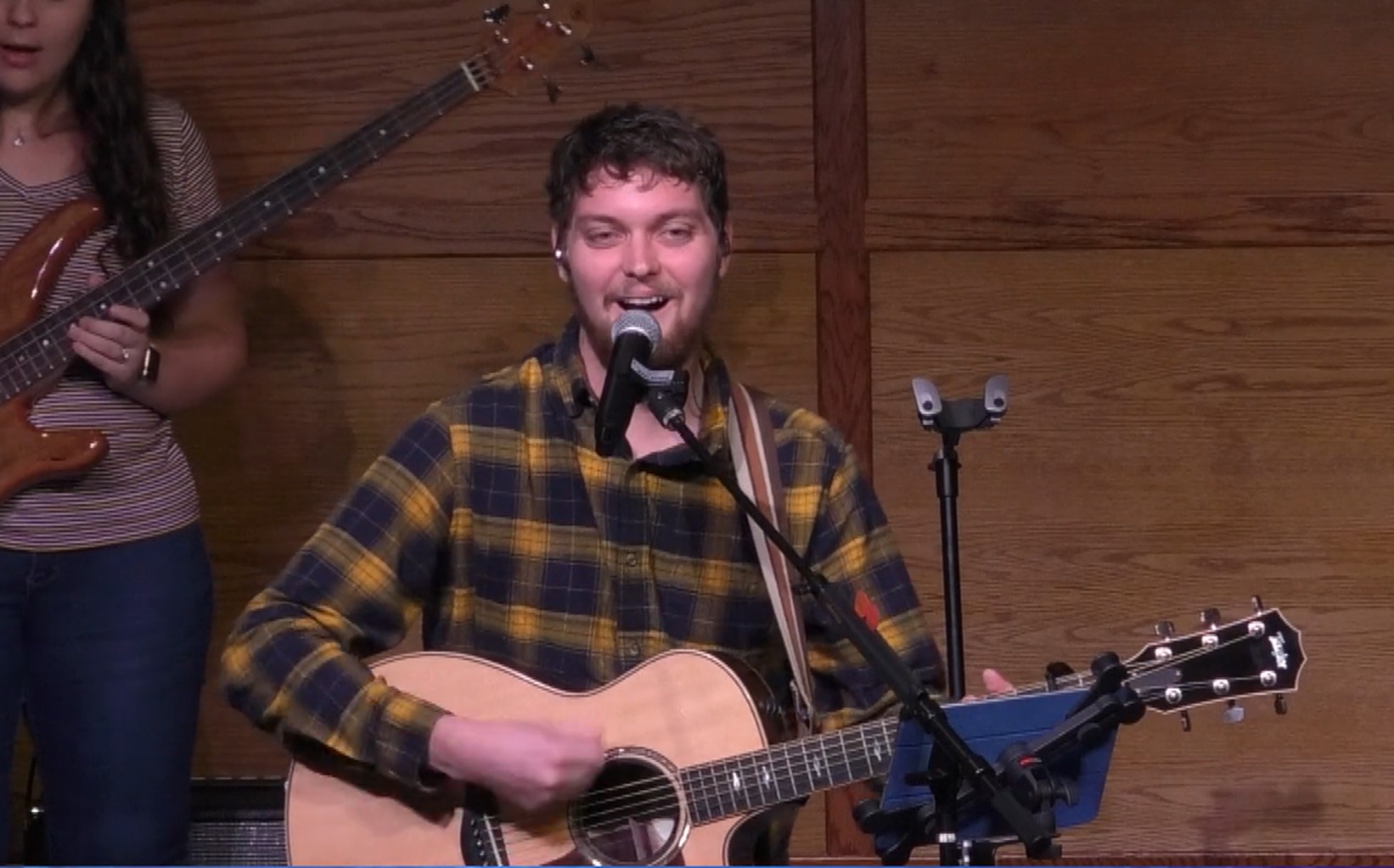 Un responsable religieux marié arrêté et licencié après des accusations d'agression sexuelle sur une jeune de 16 ans à l'église