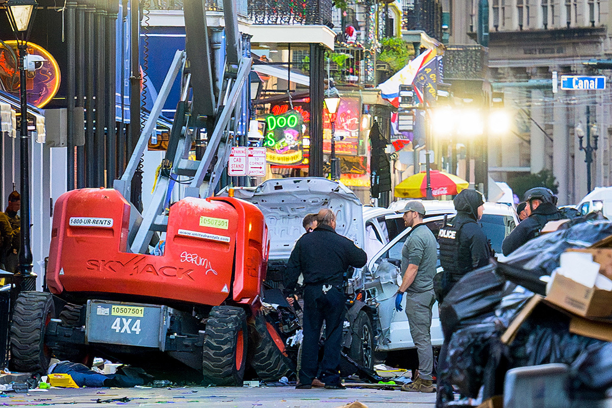 Au moins 15 morts et 35 blessés après qu'un conducteur ait percuté la foule sur Bourbon Street et ouvert le feu lors des célébrations du Nouvel An