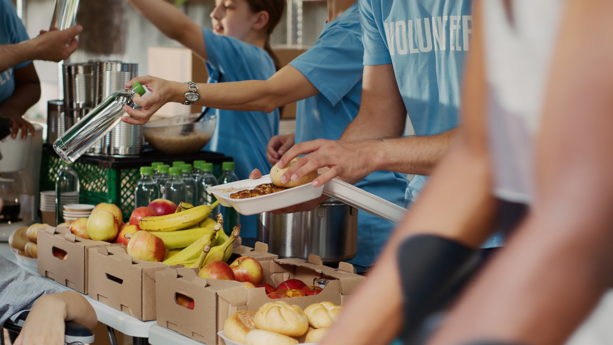 Daytona Beach abroge l'ordonnance et autorise l'église à gérer un garde-manger pour les familles