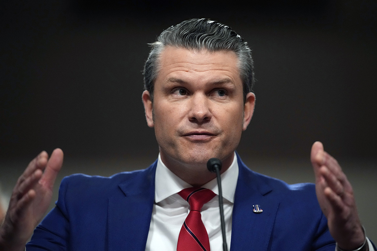 Allégation d'agression sexuelle, femmes au combat : 5 polémiques à l'audience de confirmation de Pete Hegseth