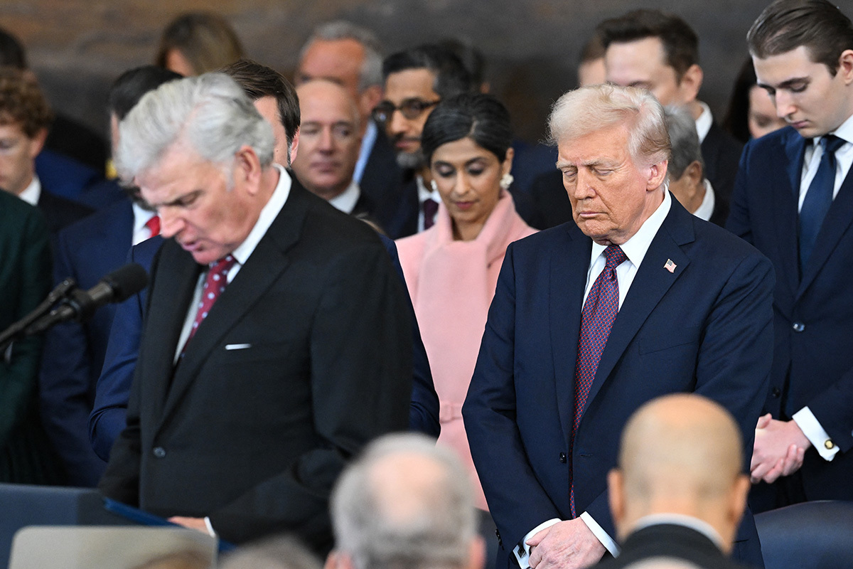Franklin Graham souligne la fidélité de Dieu dans la prière lors de l'investiture de Trump : « Regardez ce que Dieu a fait »