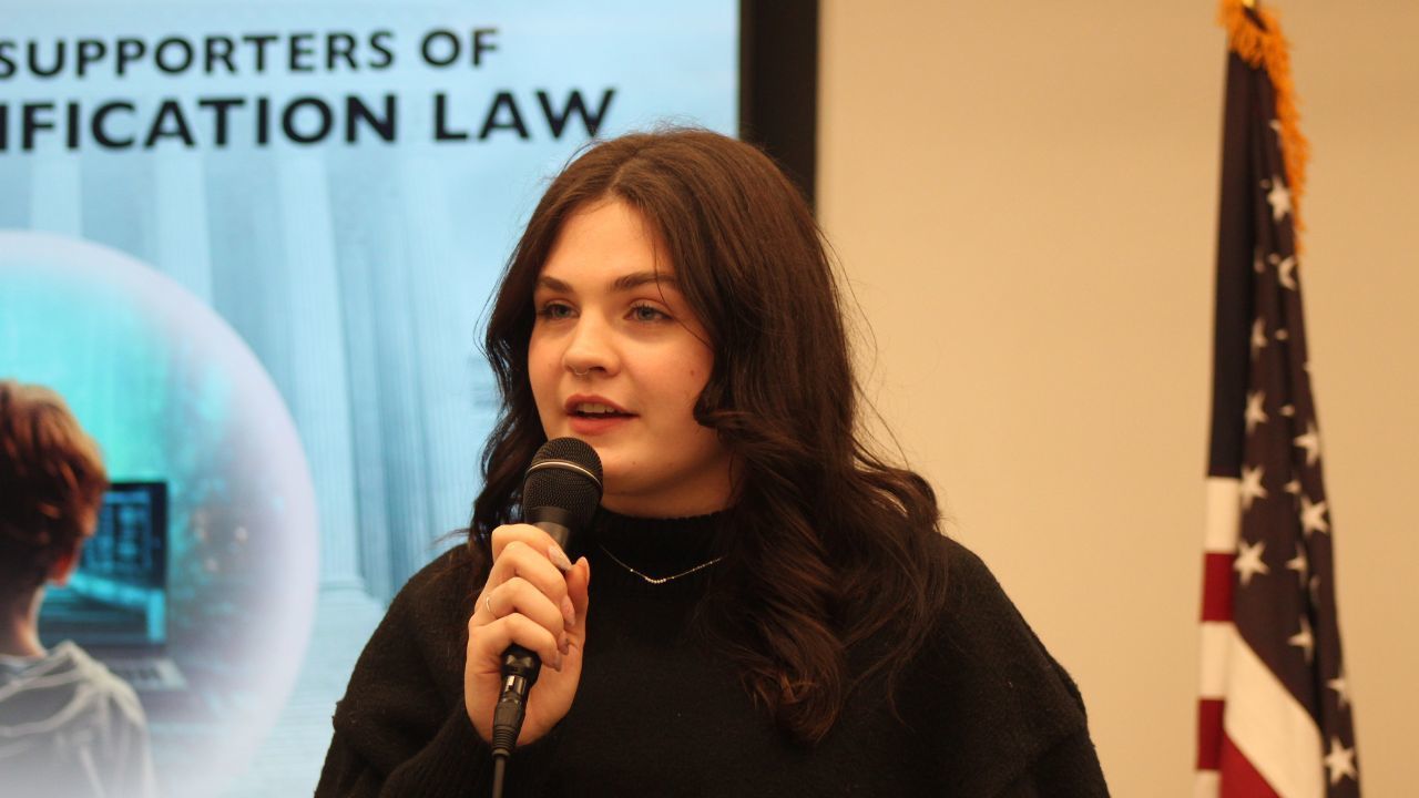 « Le porno a volé mon innocence » : comment l'exposition à la pornographie a conditionné les abus et l'automutilation d'une adolescente