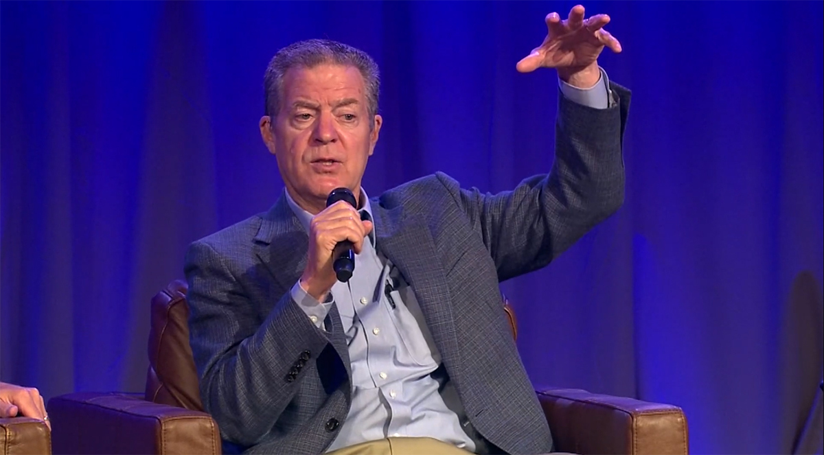 Trump réprimande la Banque d'Amérique, Chase for Debanking Conservateurs; Sam Brownback `` ravi ''