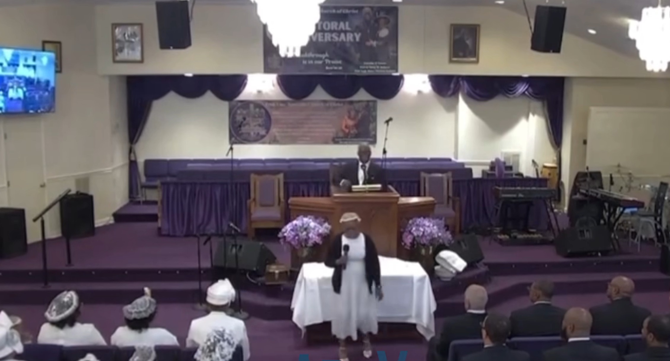 Les excuses d'une adolescente chrétienne à son église pour être tombée enceinte hors mariage déclenchent une protestation en ligne