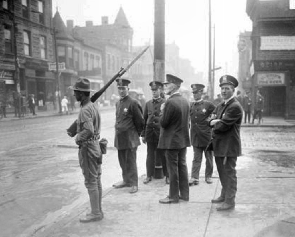 Attaquer le rêve: 7 massacres de course majeurs dans l'histoire américaine