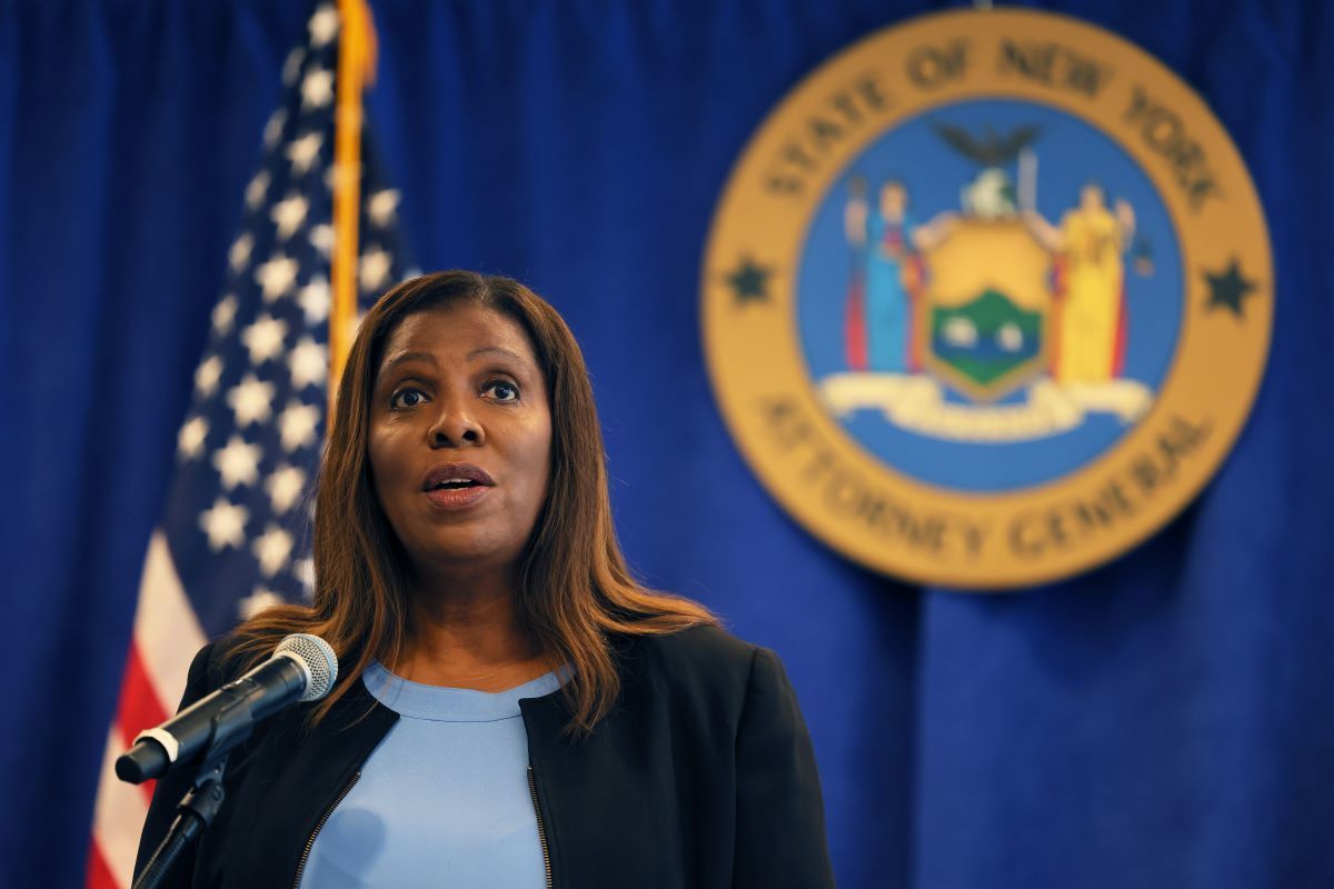 New York AG dit aux hôpitaux de poursuivre les chirurgies de changement de sexe, la drogue pour les enfants après l'ordre de Trump