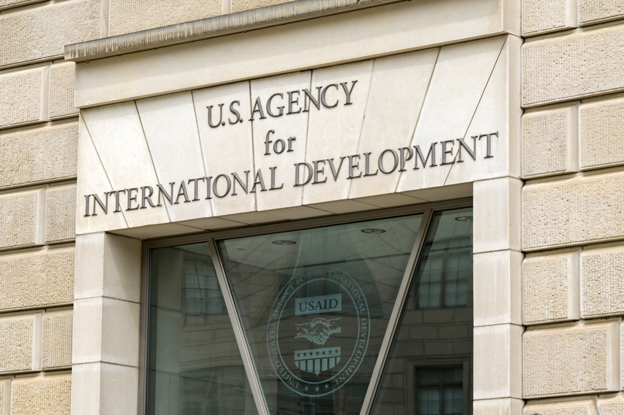 Les services de secours catholiques sont confrontés à des `` coupes massives '' alors que Trump pêche à l'USAID