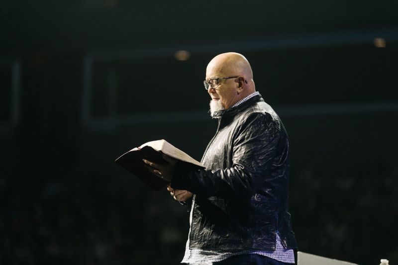 Cette semaine dans l'histoire chrétienne: John Wesley a sauvé du feu, James MacDonald a évincé