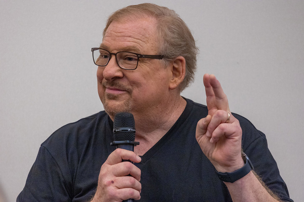 Rick Warren supprime le tweet politique sur la crucifixion après le contrecoup chrétien