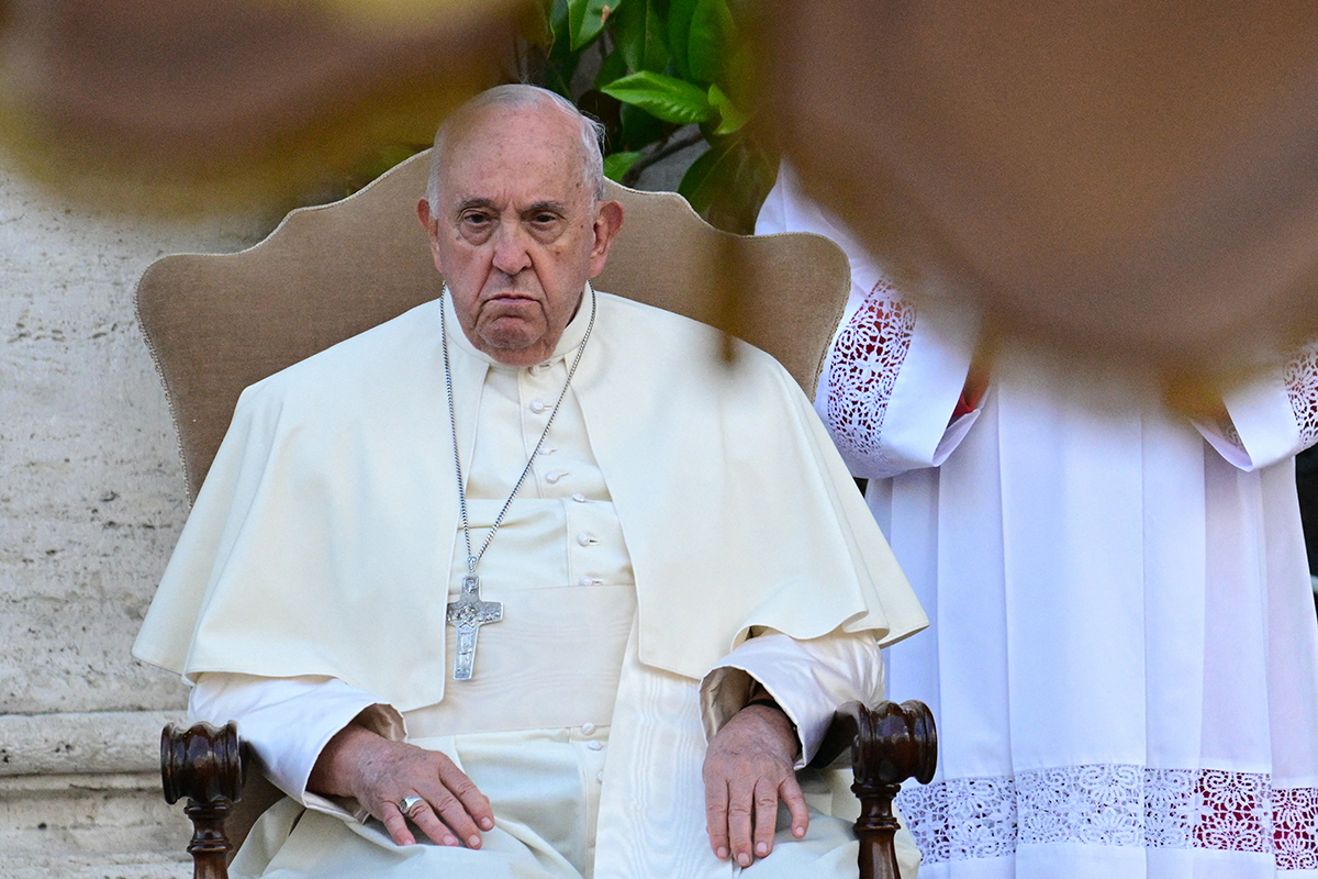 Pope diagnostiqué avec une double pneumonie, toujours «de bonne humeur» malgré la condition «complexe»