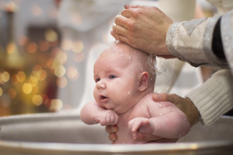 Les dédicaces pour bébés, les baptêmes infantiles produisent-ils des disciples du Christ?