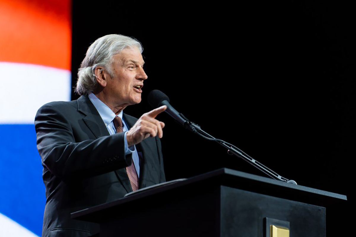 Franklin Graham indique le verset biblique comme un avertissement dans les conseils à Trump sur l'utilisation de blasphèmes