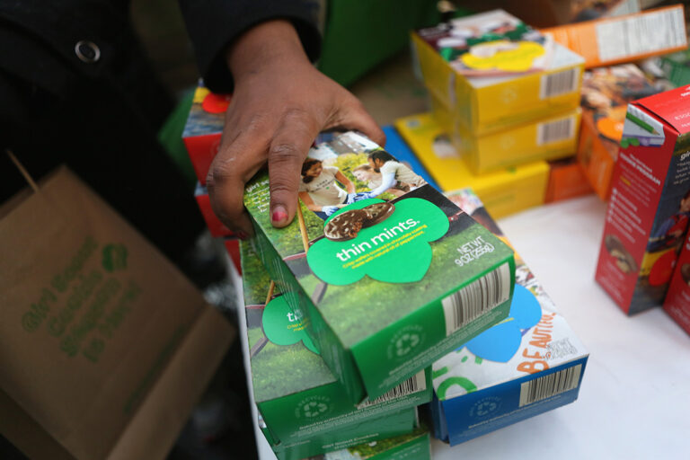 Des éclaireurs de filles confrontées à un procès après l'étude trouvent des métaux, des pesticides dans les cookies