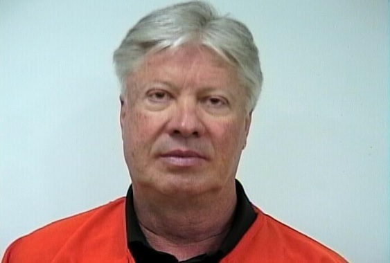 Le fondateur de l'église de Gateway, Robert Morris, se rend, prévoit de plaider non coupable