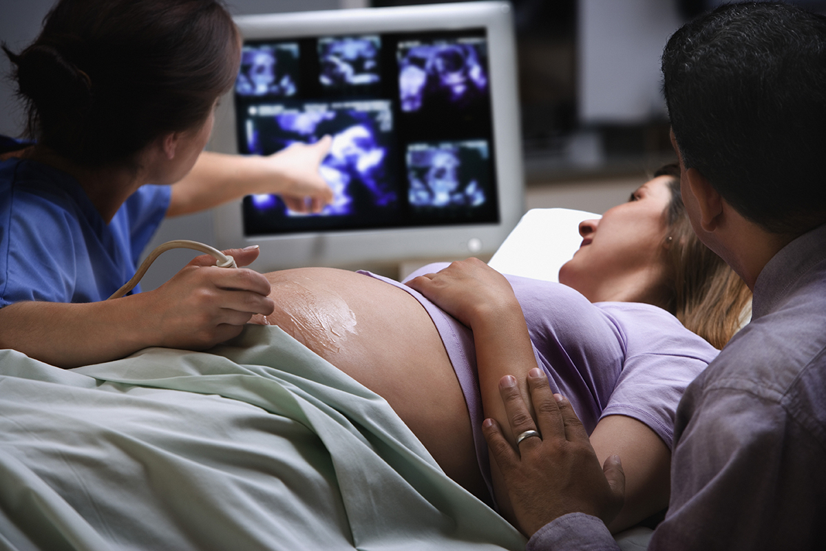 Texas Midwife, associé d'abord être inculpé en vertu de l'interdiction de l'avortement de l'État