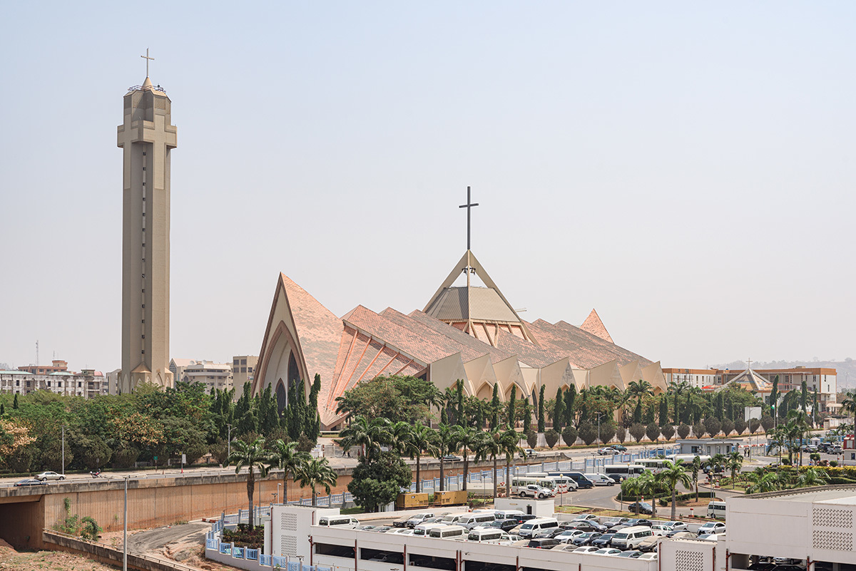 Christian Man Kidnaponds à la menace d'une arme à feu à minuit Raid Trouvé mort