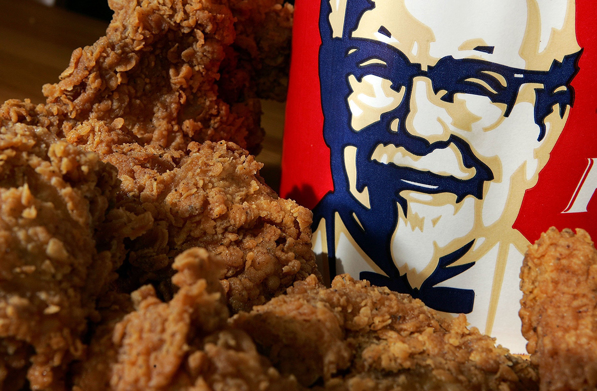 L'annonce du KFC suscite l'indignation pour la promotion prétendument du culte, se moquant du baptême