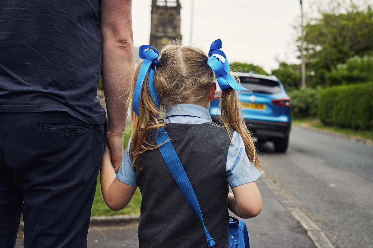 Face à l'école au cours de l'annulation de Pâques dit qu'elle célébrera, mais pas à l'église
