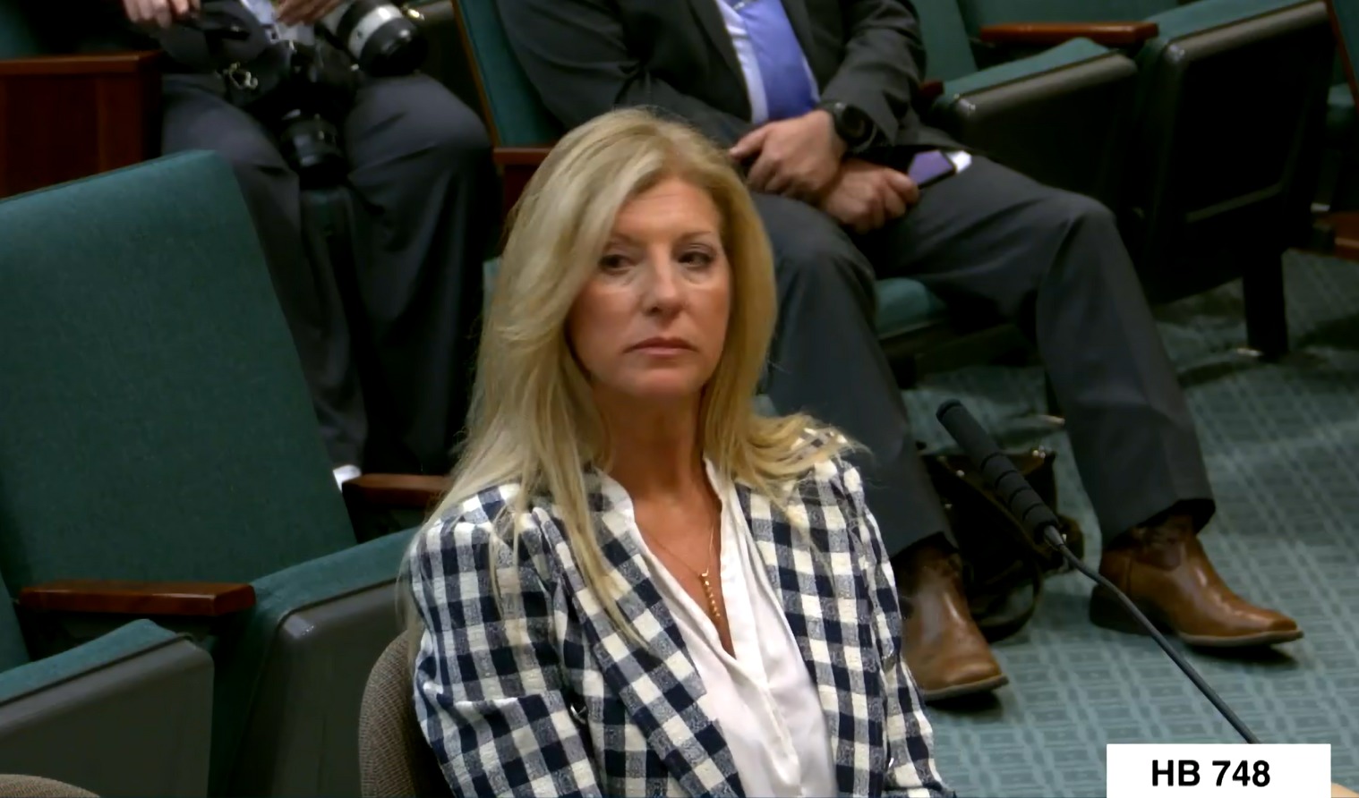 Cindy Clemishire explique à Texas House comment Robert Morris a brisé son innocence en 1982