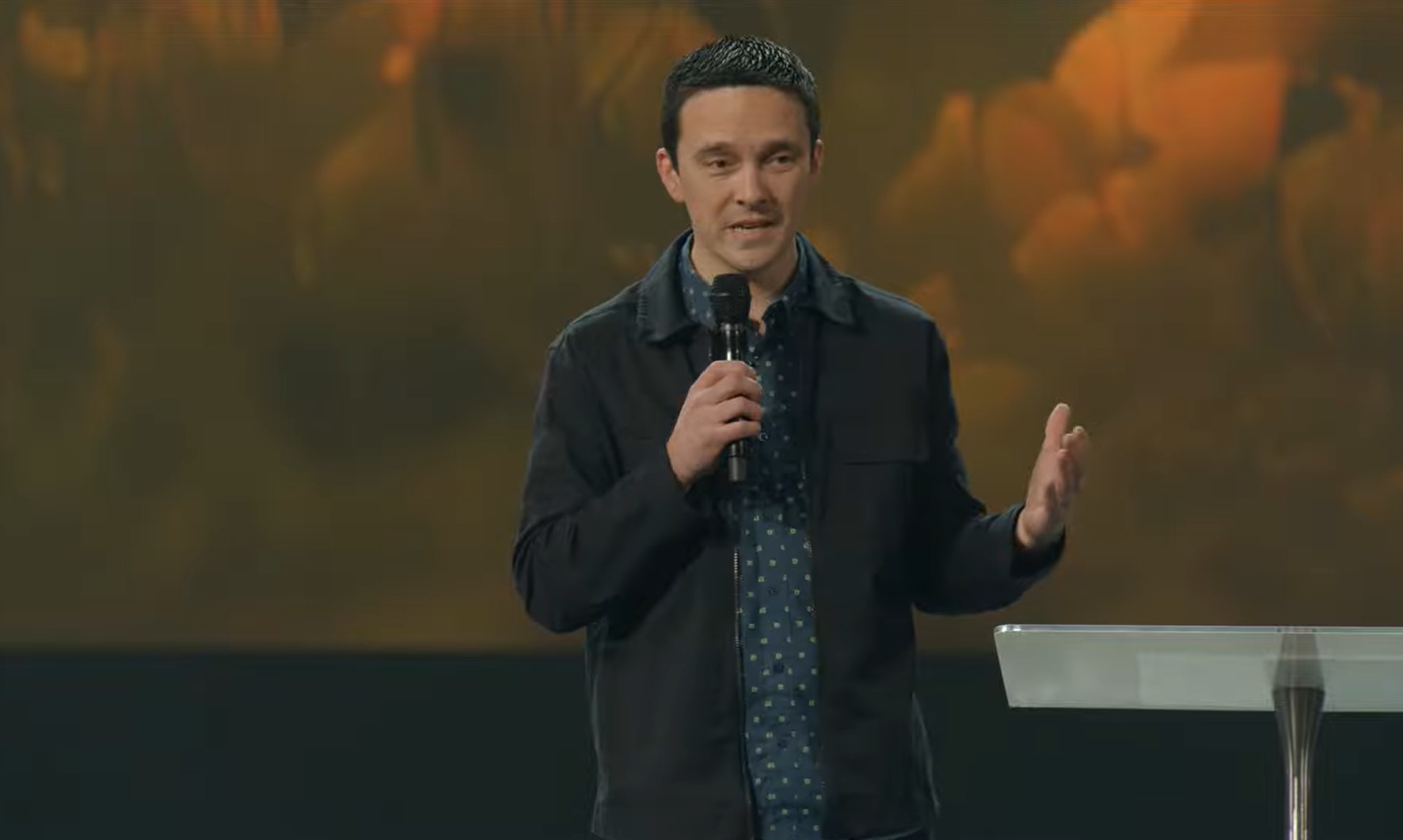 Gateway Church propose des prières aux membres après l'acte d'accusation de Robert Morris pour les délits sexuels pour enfants