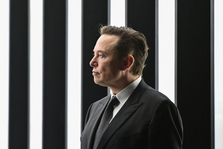 Elon Musk remercie le pasteur d'avoir invoqué la «couverture de protection» autour de lui
