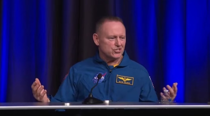 L'astronaute de la NASA a sauvé de l'ISS dit que la bourse de l'église virtuelle l'a soutenu: «vital»