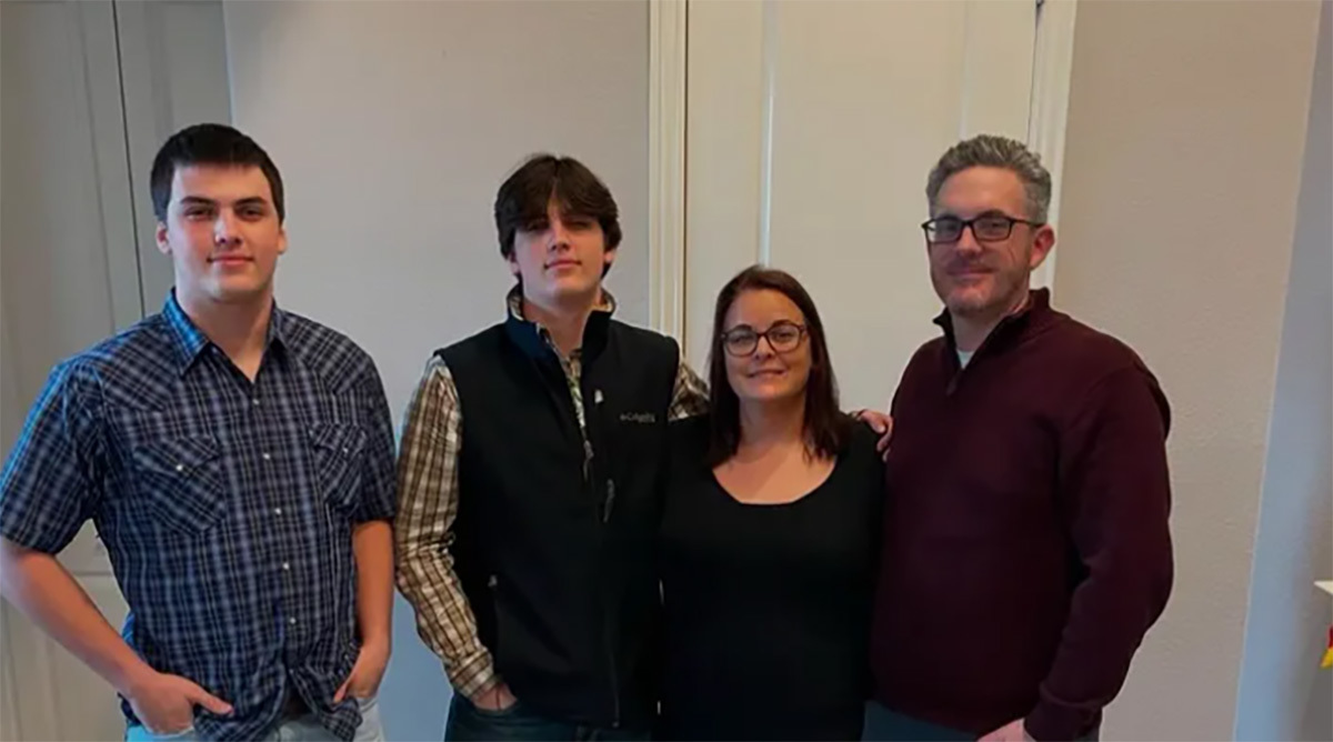 `` Je prie pour comprendre ce que nous traversons '': Family of Texas Football hors concours assassiné sur la piste rencontre des luttes avec le chagrin, le pardon