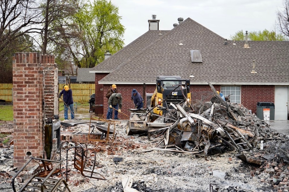 `` La vie a définitivement changé '': les Texans en mission partagent leur foi en sillage d'Okla. Incendies de forêt