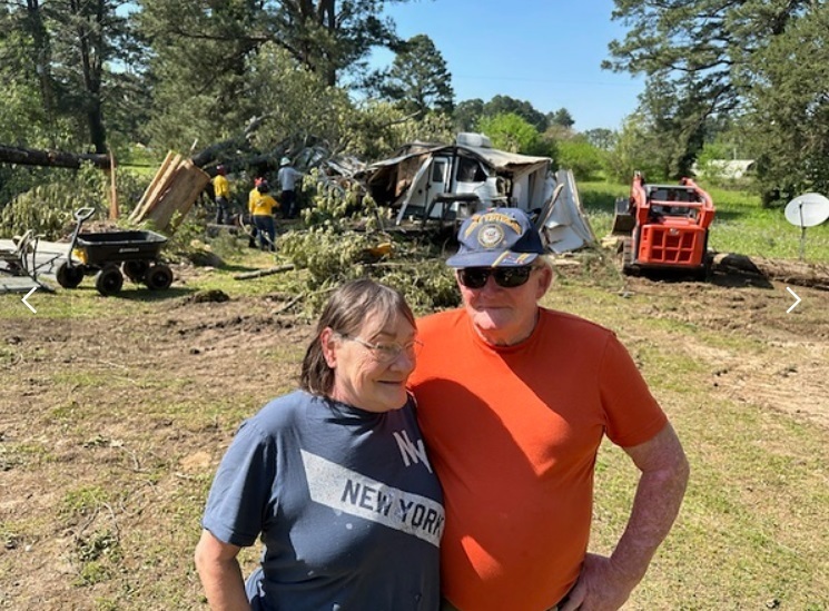 «Une aubaine»: les chrétiens viennent aider après la communauté dévastée de la tornade Lone Star Tornado