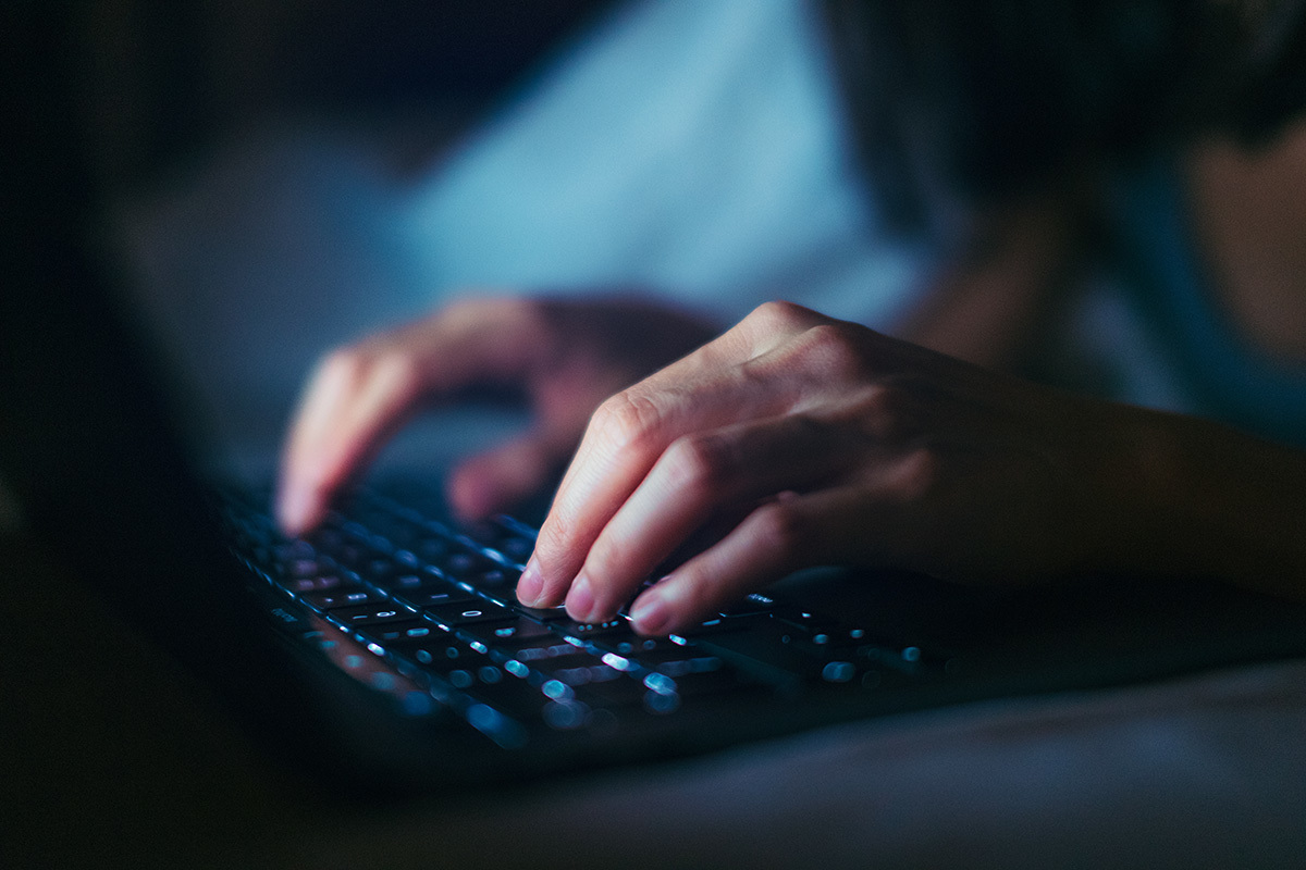 Steam supprime le jeu «dangereux» qui exhorte les joueurs à attaquer sexuellement les femmes; Les défenseurs applaudissent