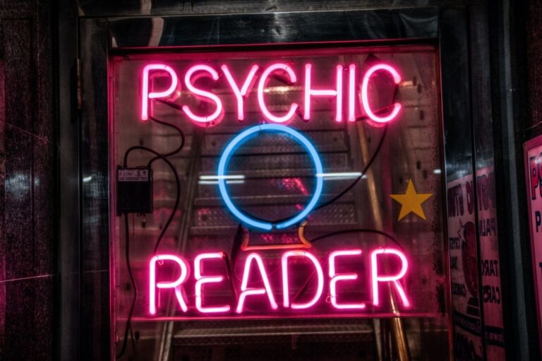 Exposer les dangers cachés derrière l'obsession occulte de la célébrité