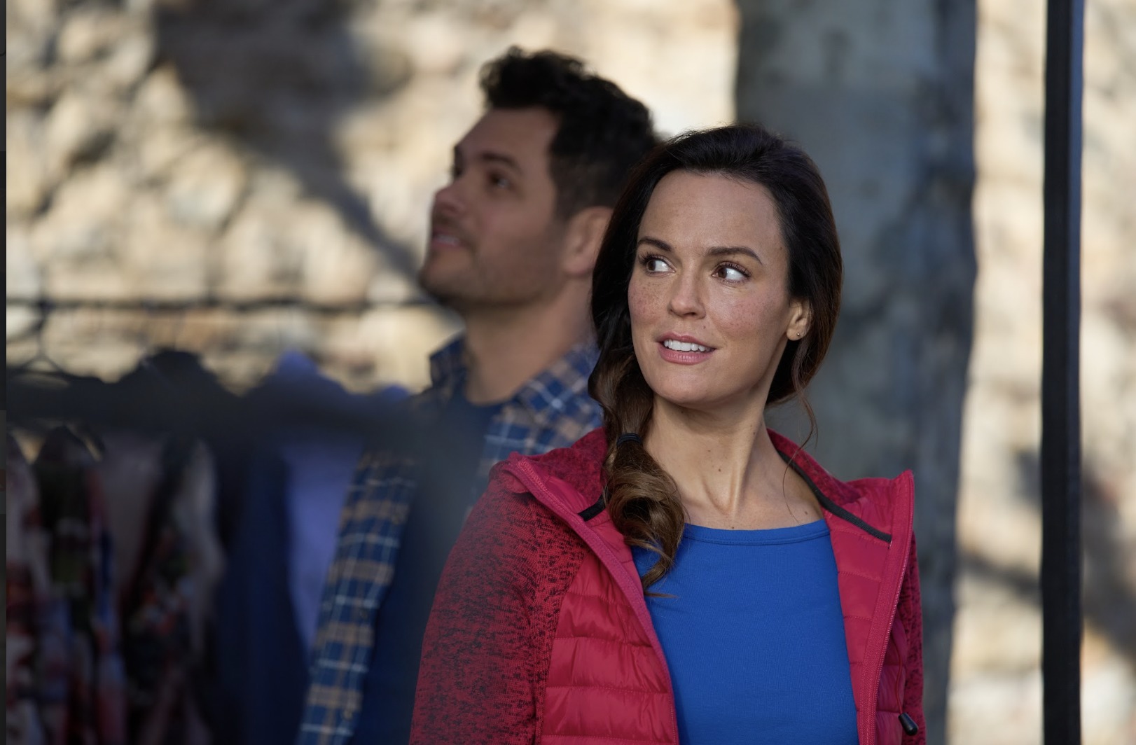 L'actrice Hallmark Erin Cahill partage comment le film alimenté par la foi «Journey To You» explore l'identité, le but divin
